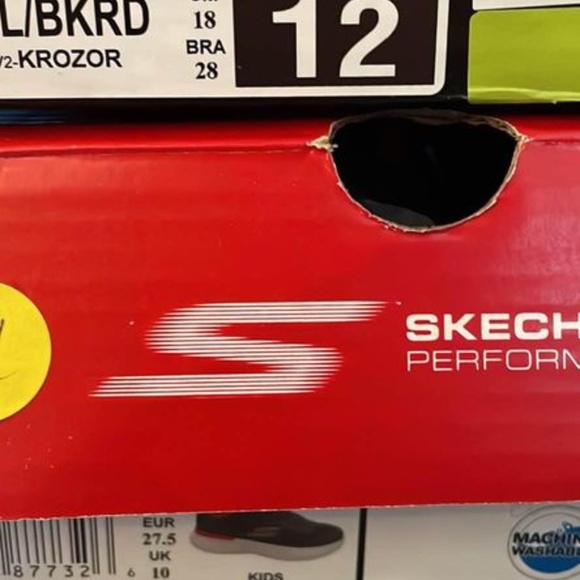 BRAND NEW boy skechers go run black velcro shoes size 11 / 12 / 13 washable - Picture 4 of 7